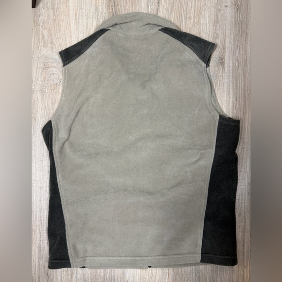 Columbia Men’s Fleece Vest Size M Taupe Gray Zip Up Outdoor Hiking Layer Warm - Picture 7 of 7